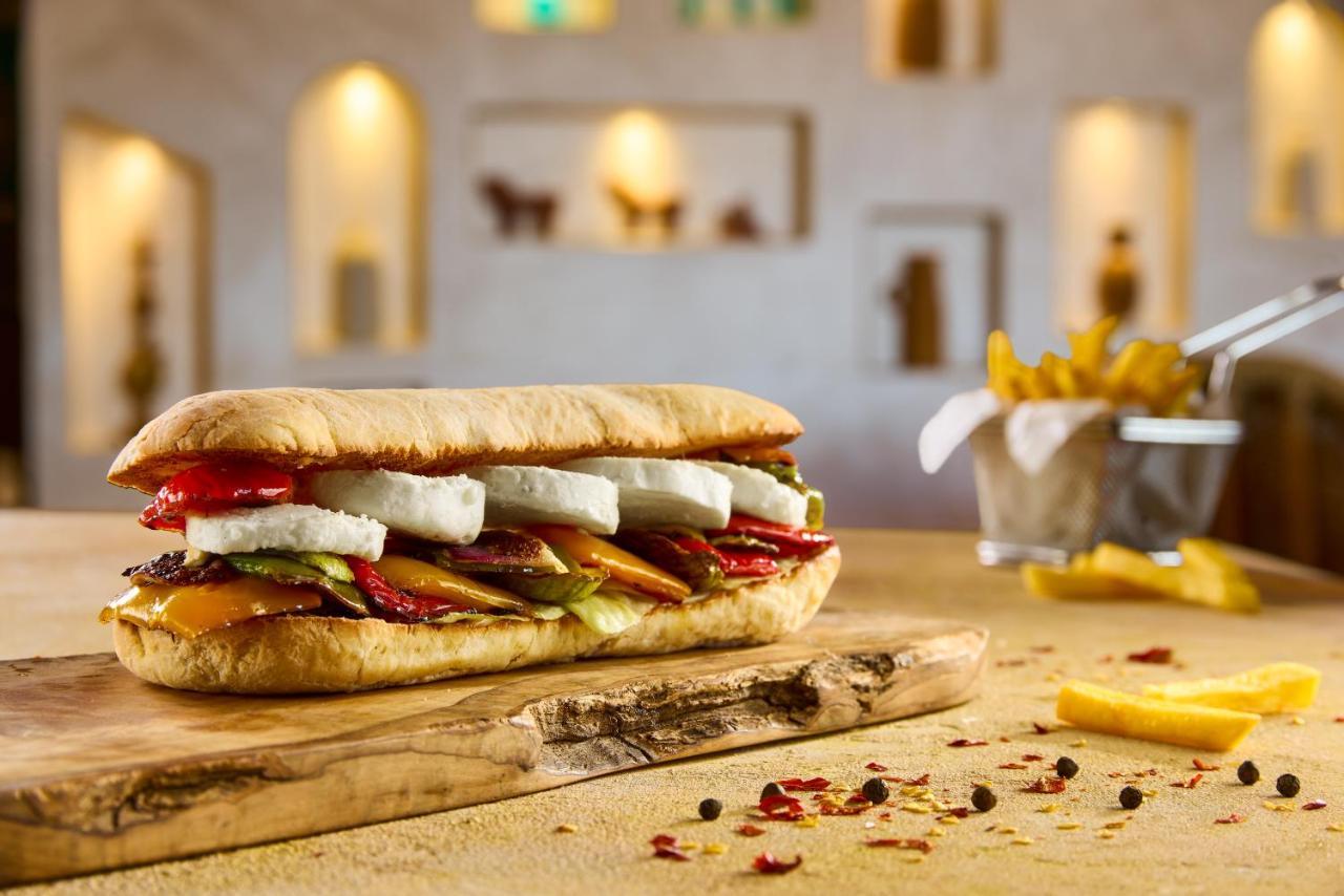 Benben By Dhara Hotels - Adults Only Asvan Dış mekan fotoğraf A vegetarian baguette